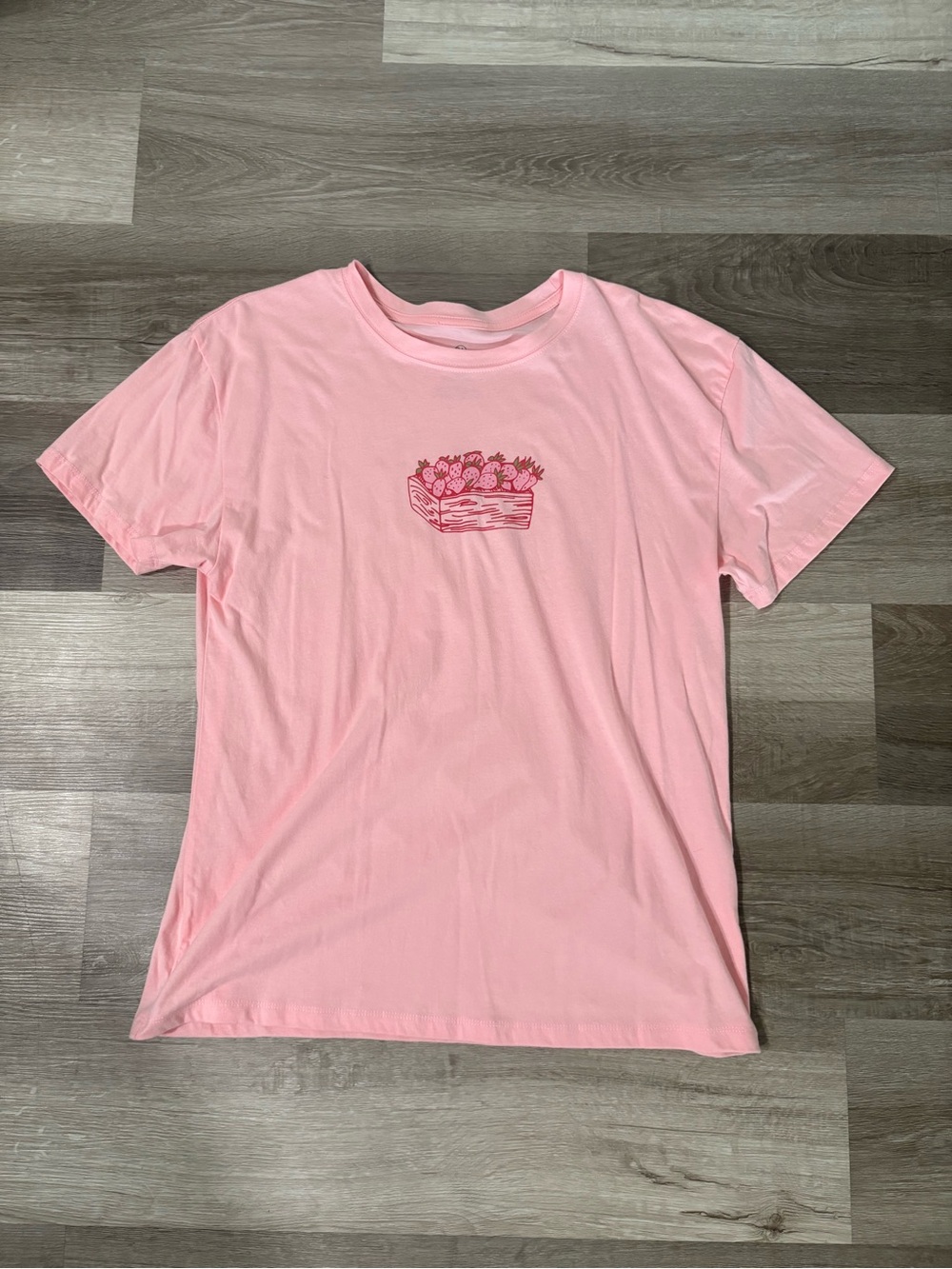 Vintage Threadz Pink Fruit Crate Graphic Tee. Women’s medium